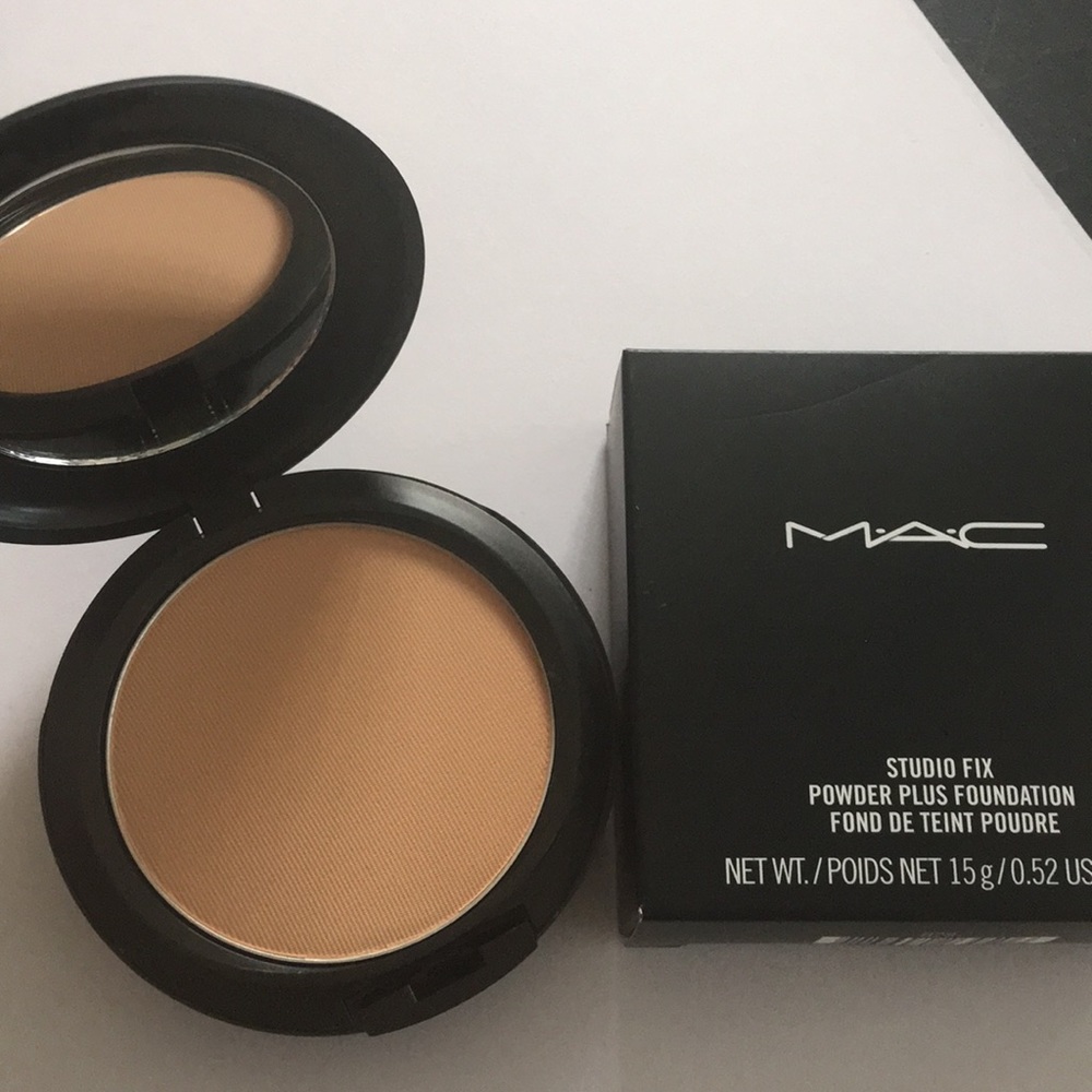MAC Studio Fix Powder Plus Foundation NW22